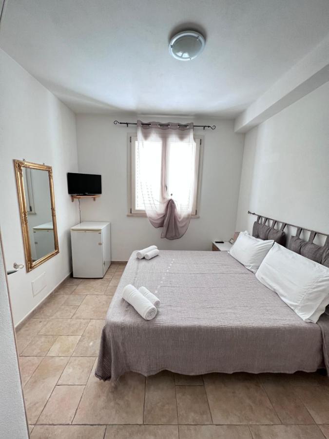 Hotel Rena Bianca House à Porto Torres Extérieur photo